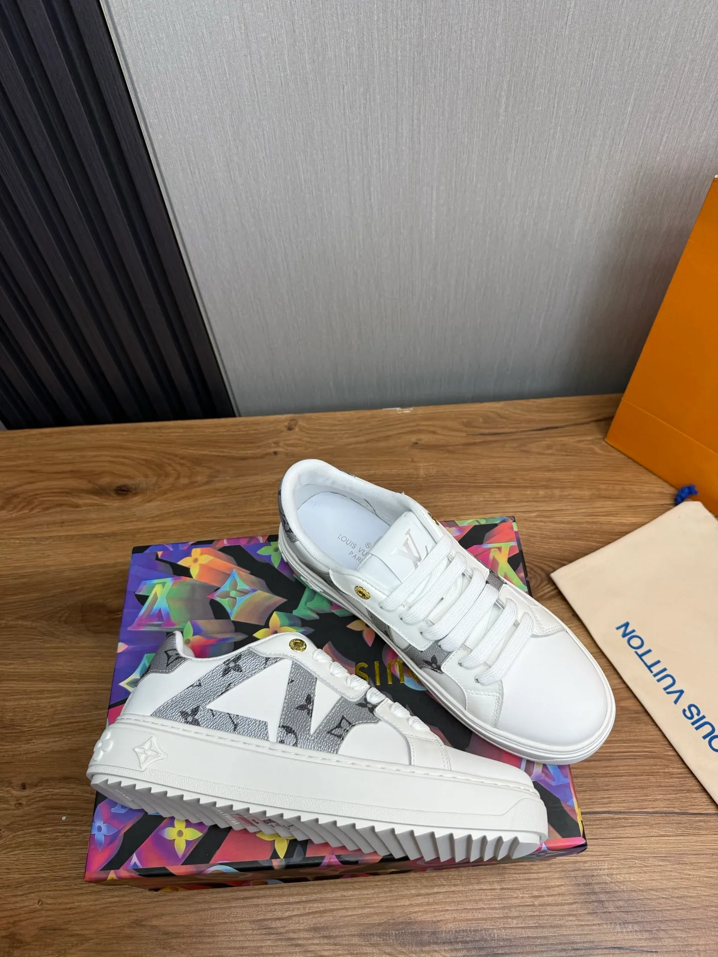 Men's shoes 💰520💰 LOUIS VUITTON [Luden Yiwei] The new trendy Lv is on the market 🎁, casual and fashionable men's shoes 👟 The upper is made of imported silk cowhide + cowhide mesh lining, the original wear-resistant rubber outsole, the version is simple and elegant, exclusive for trendy men. 38-44